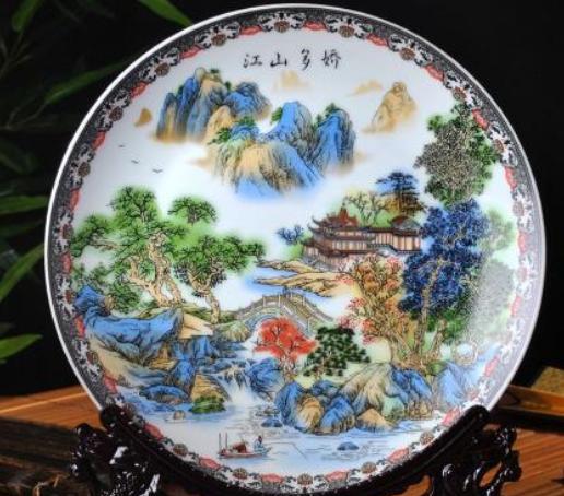 客厅摆件中,为什么景德镇瓷器深得人心 其中讲究,不妨来看看